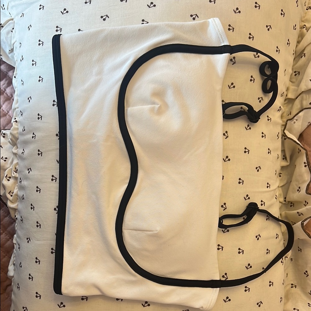 Black & White Alo Yoga Sports Bra